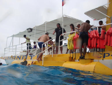 SEMISUBMARINO MANATI en San Andrés reservas- www.detourtravel.co +57 3186163346