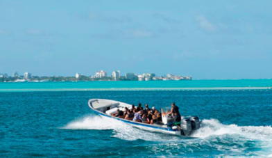 tour vuelta a la isla en lancha en la isla de san andres  reservas- www.detourtravel.co +57 3186163346